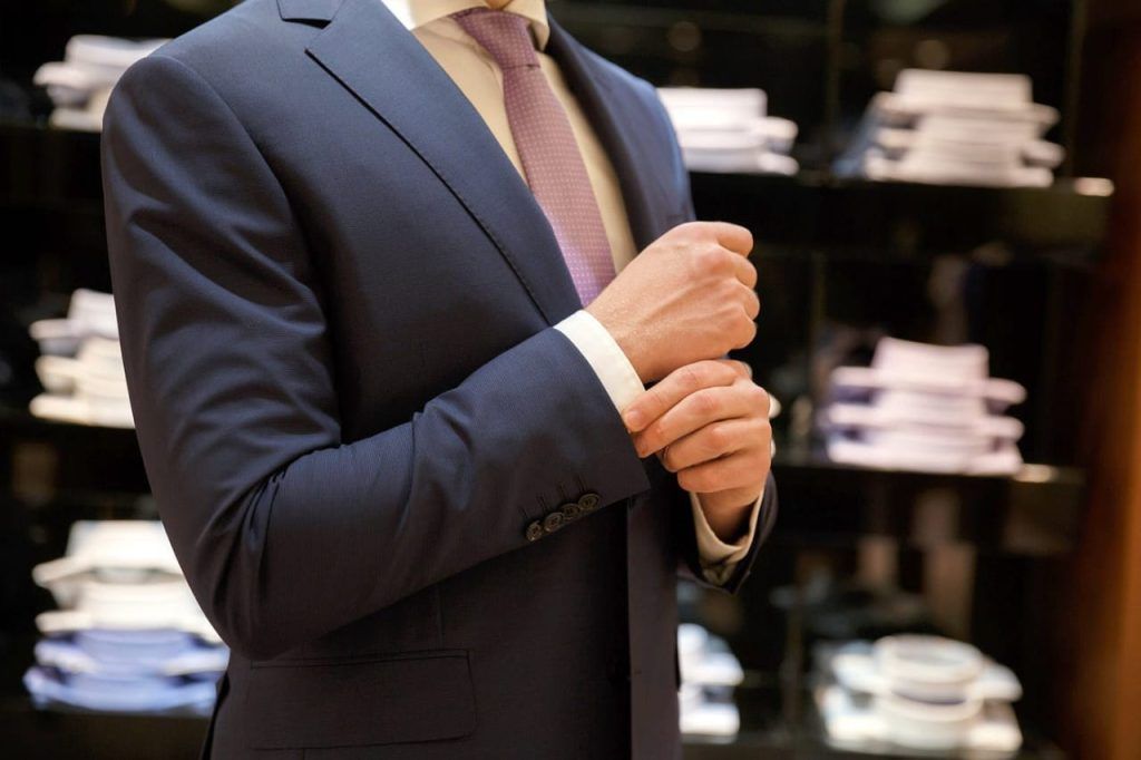 Tom’s Fashion: Expert Tips for Selecting Your Ideal Business Suit