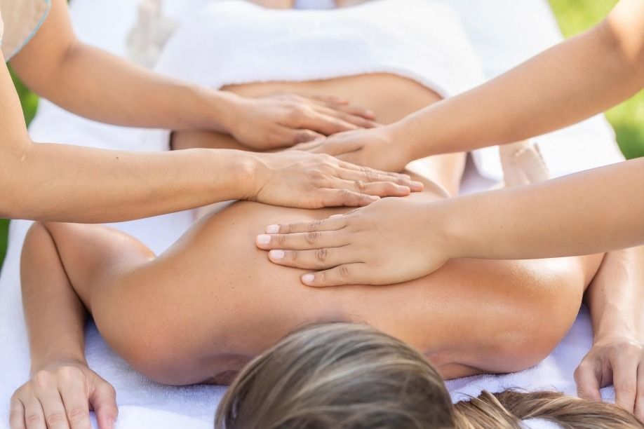 Four Hands Massage: Ultimate Relaxation with Dual Therapists