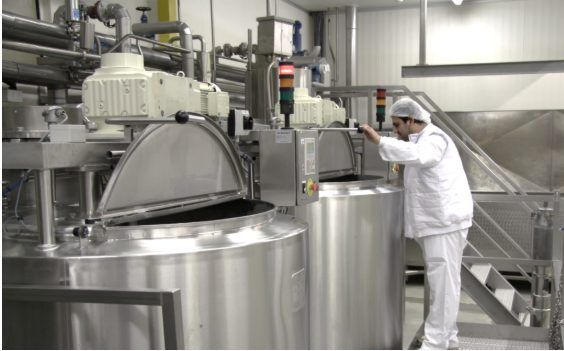 The Science Behind Agitation: How Mixing Tanks Improve Product Consistency