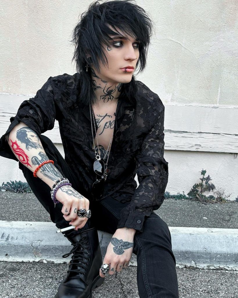 Johnnie Guilbert Height: How Tall Is He Really