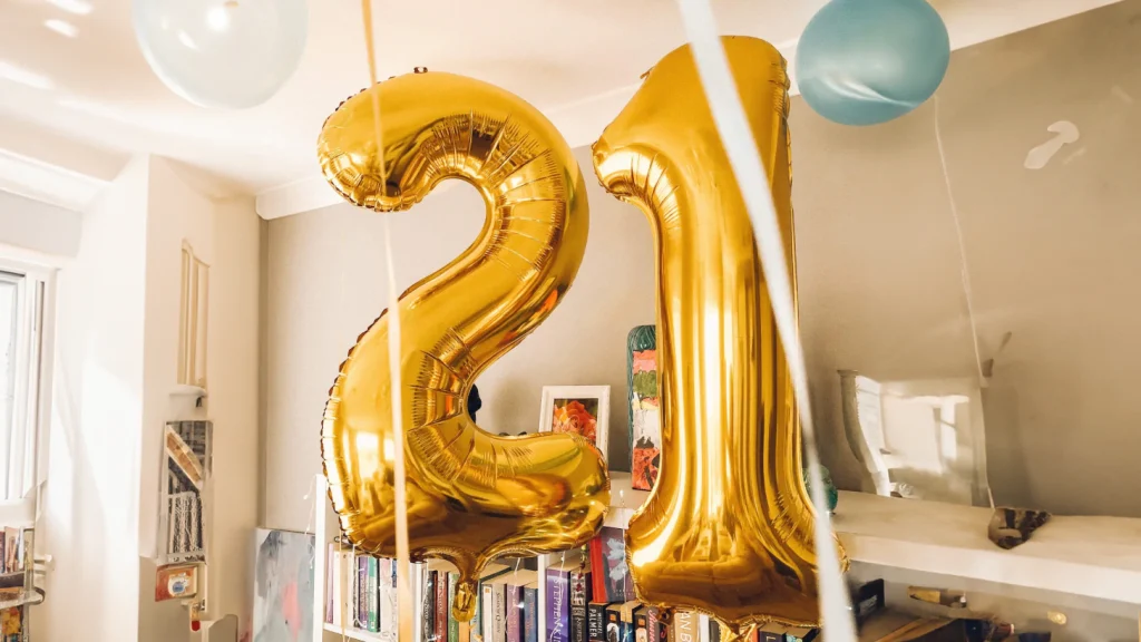 Happy Birthday Wishes for 21: Best Messages & Quotes