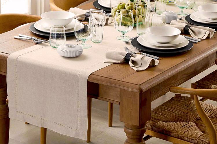 How Table Cloths and Tableware Together Transform Everyday Dining