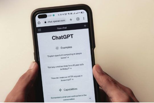From Chatbots to AI Agents: The Operational Model Shift in Customer Support