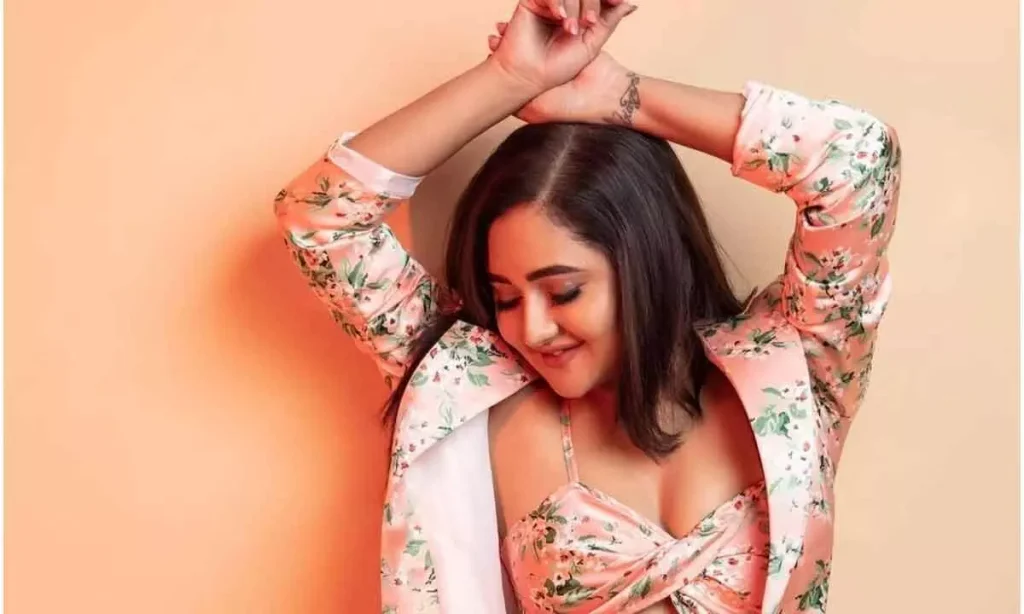 Rashmi Desai Height in Feet, Age, Family & Relationship 2026