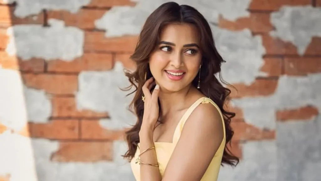Tejasswi Prakash Height in Feet, Age, Net Worth, Career & Love 2026 Tejasswi Prakash Height in Feet, Age, Net Worth, Career & Love 2026