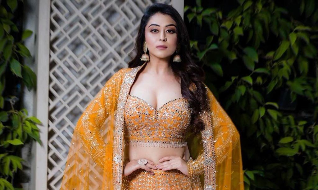 Falaq Naaz Age, Boyfriend, Career & Net Worth 2026