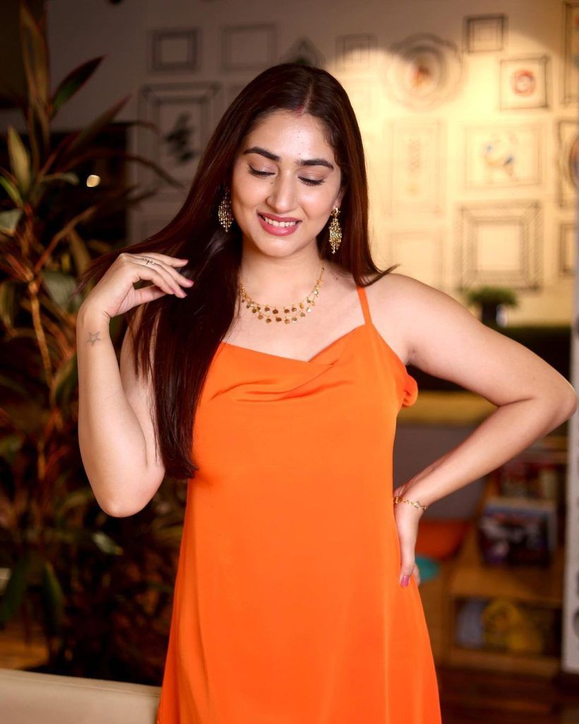 Disha Parmar Height in Feet, Husband, Age & Career 2026