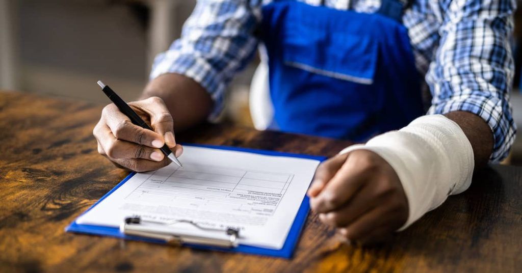 How Workers’ Comp Lawyers Help Injured Employees Win Lost Wages