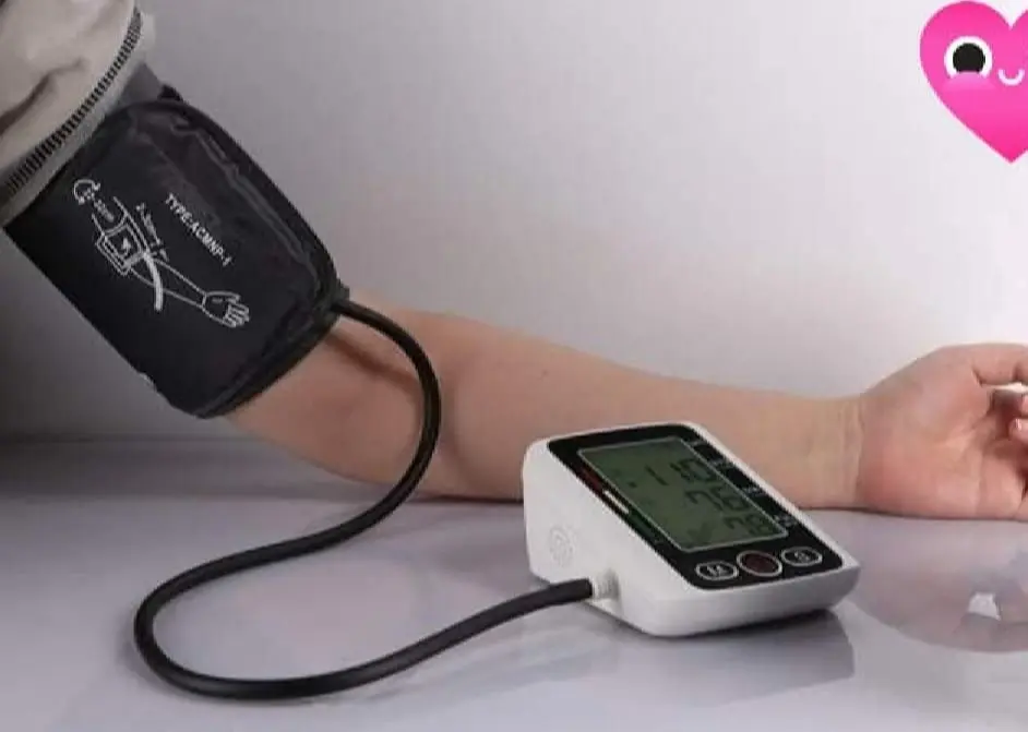 How Technological Features Influence the Price of a BP Machine?
