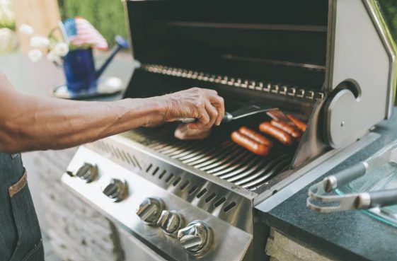 How to Prevent Cross-Contamination While Grilling Meat