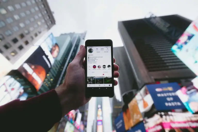 How Does Social Media Marketing Help Businesses Stay Visible Between Customer Buying Decisions?