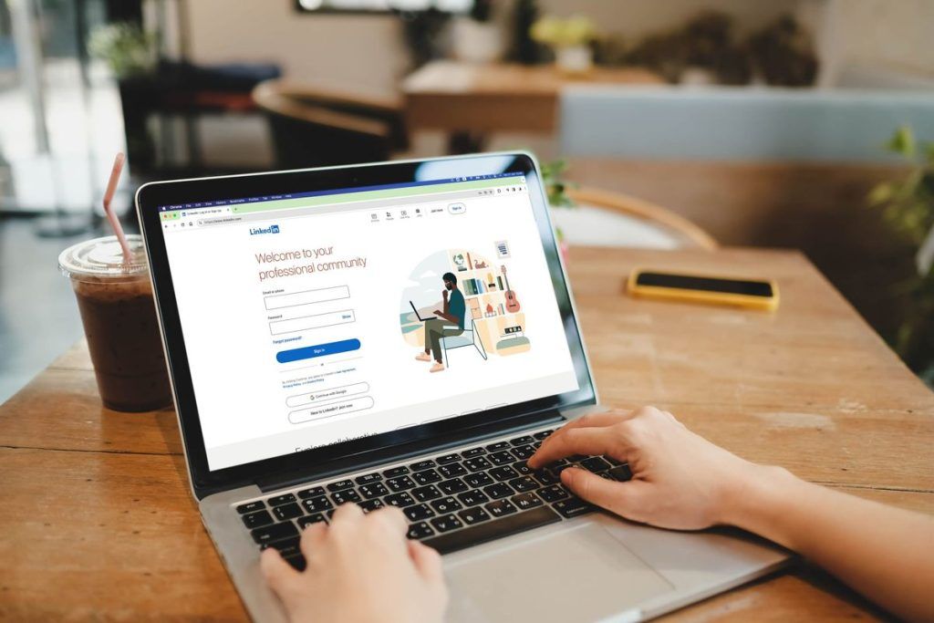 Why LinkedIn Outreach Beats Cold Email for B2B Founders