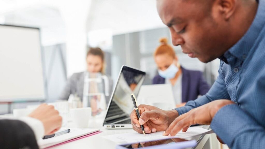 Transcription Features for Formal Meeting Minutes (2026)