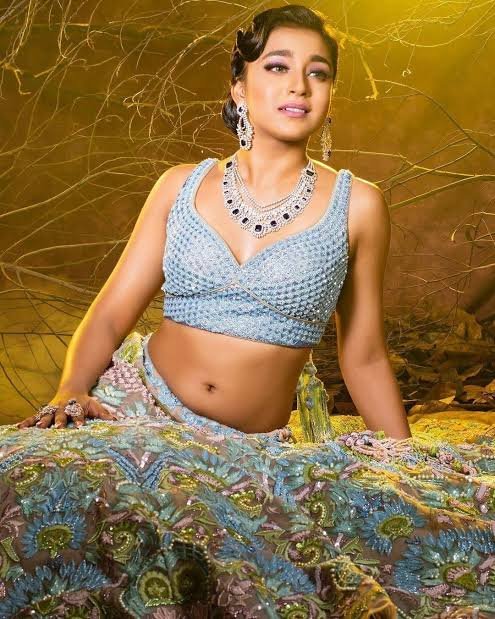 Sumbul Touqeer Height in Feet, Age, Net Worth, Relationship & Career 2026