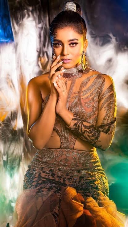 Sumbul Touqeer Height in Feet, Age, Net Worth, Relationship & Career 2026