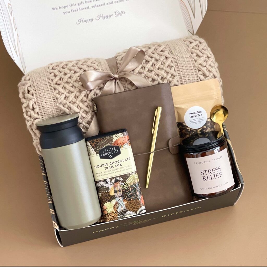 SIMPLE BUT MEANINGFUL THINGS TO INCLUDE IN A CORPORATE GIFT SET