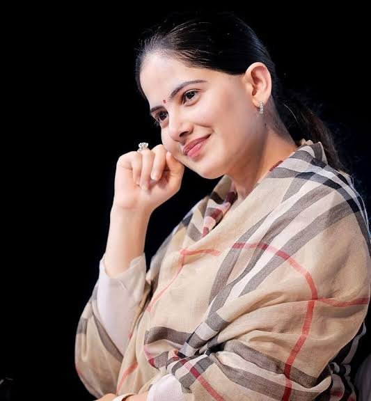 Jaya Kishori Height in Feet, Husband, Age & Net Worth 2026