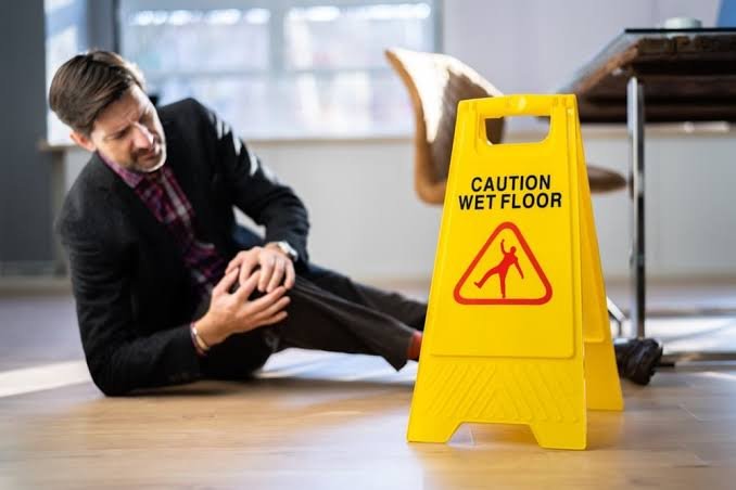 How Prior Complaints Can Strengthen a Boynton Beach Slip and Fall Claim