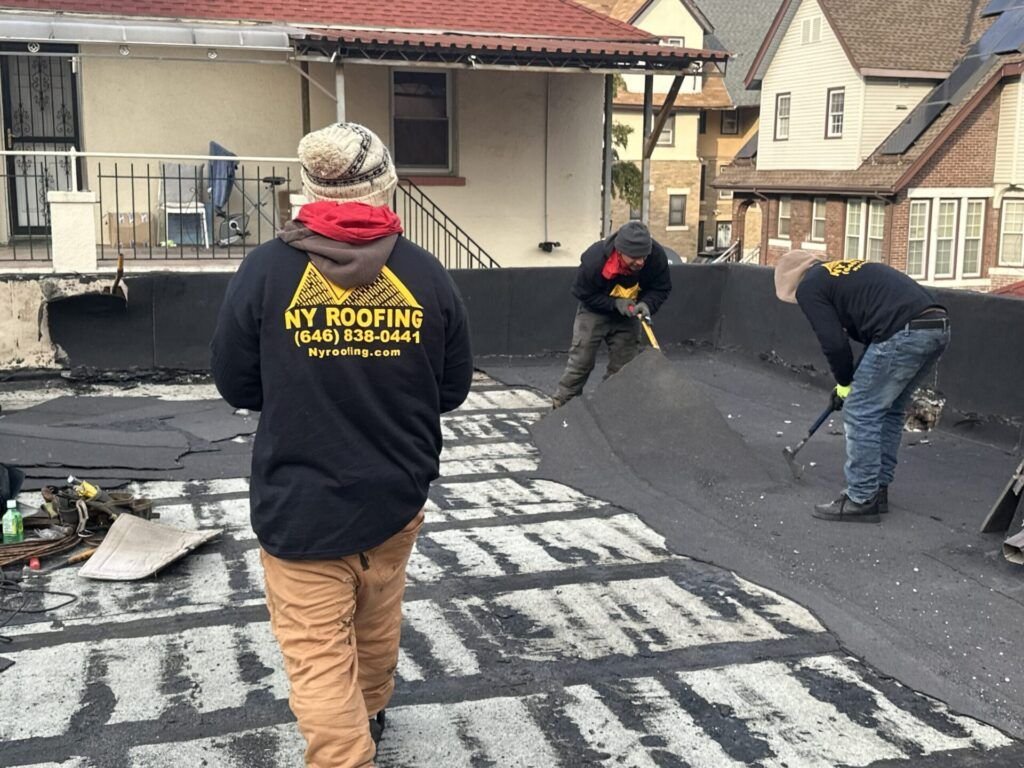 What New York Roofing Contractors Evaluate Before Recommending a Metal Roof