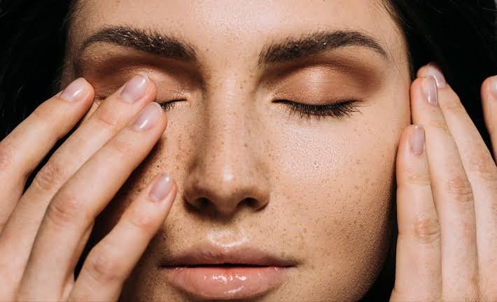 Designing a Distinctive Identity for Beauty Practitioners
