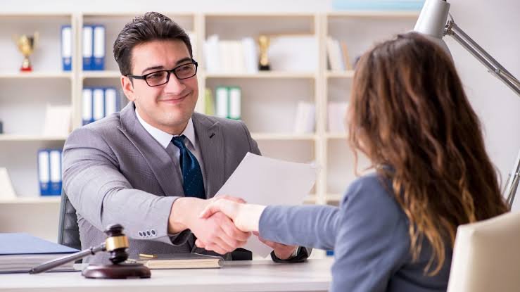 How Personal Injury Attorneys Handle Claims After a Car Crash